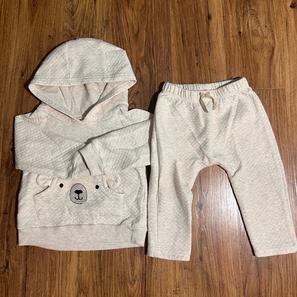 Carter's Other - ♡ Tan/Cream Baby Hoodie and matching pant set